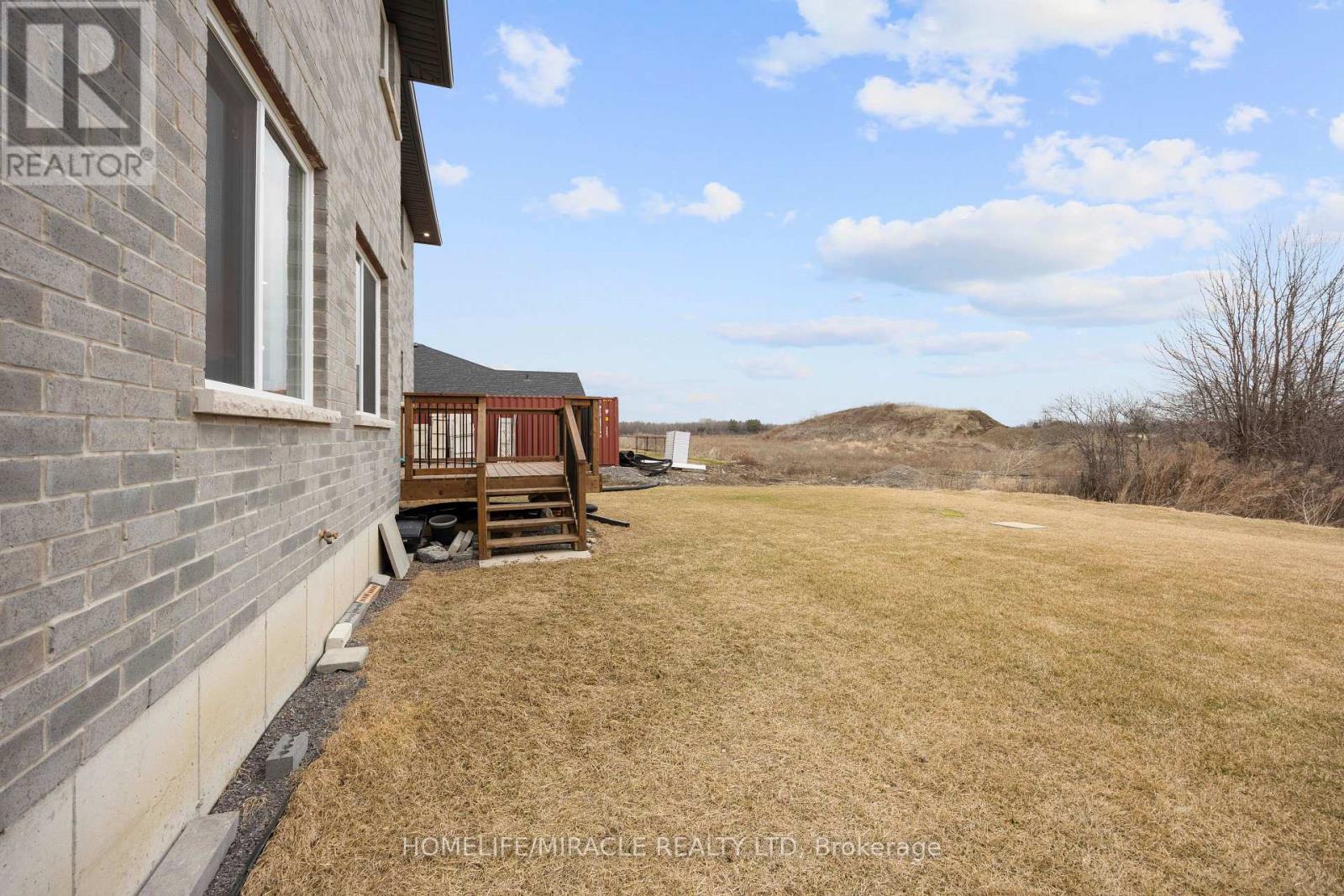 61 RAYCROFT DRIVE - 24