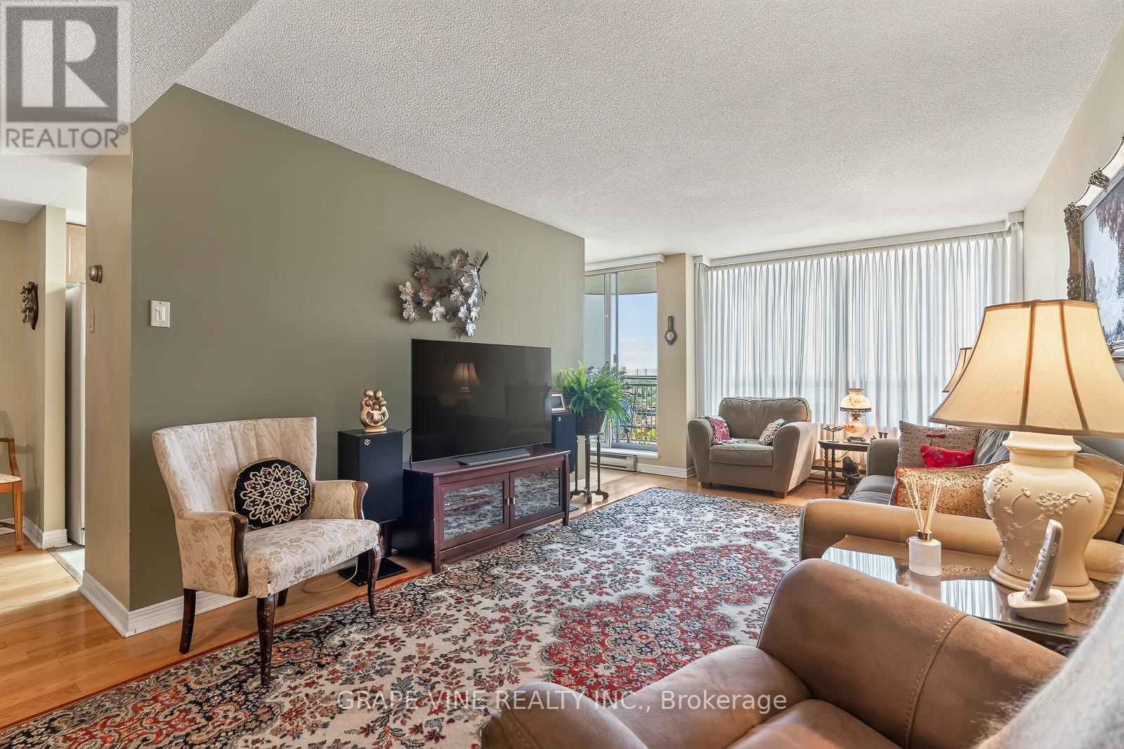 #1115 100 GRANT CARMAN DRIVE - 23