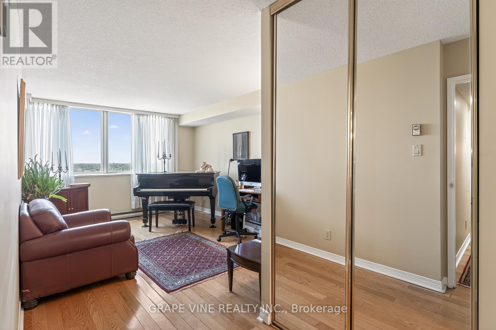 #1115 100 GRANT CARMAN DRIVE - 27