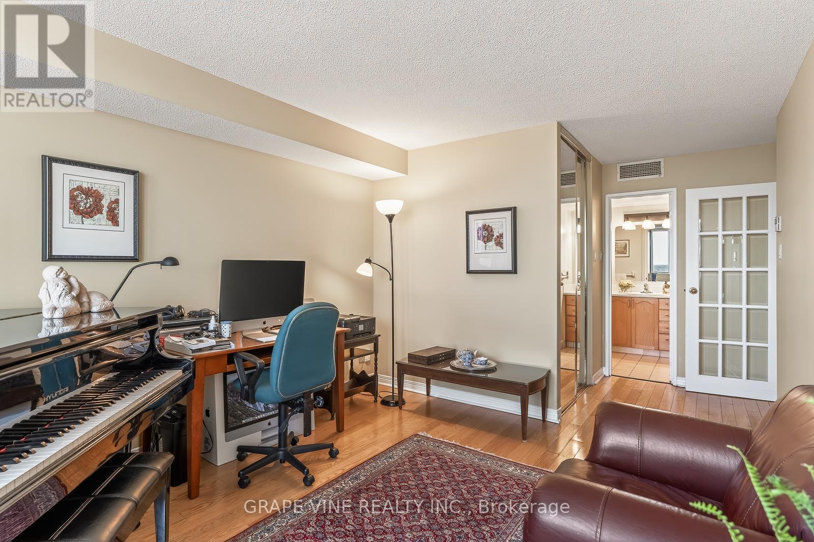 #1115 100 GRANT CARMAN DRIVE - 31