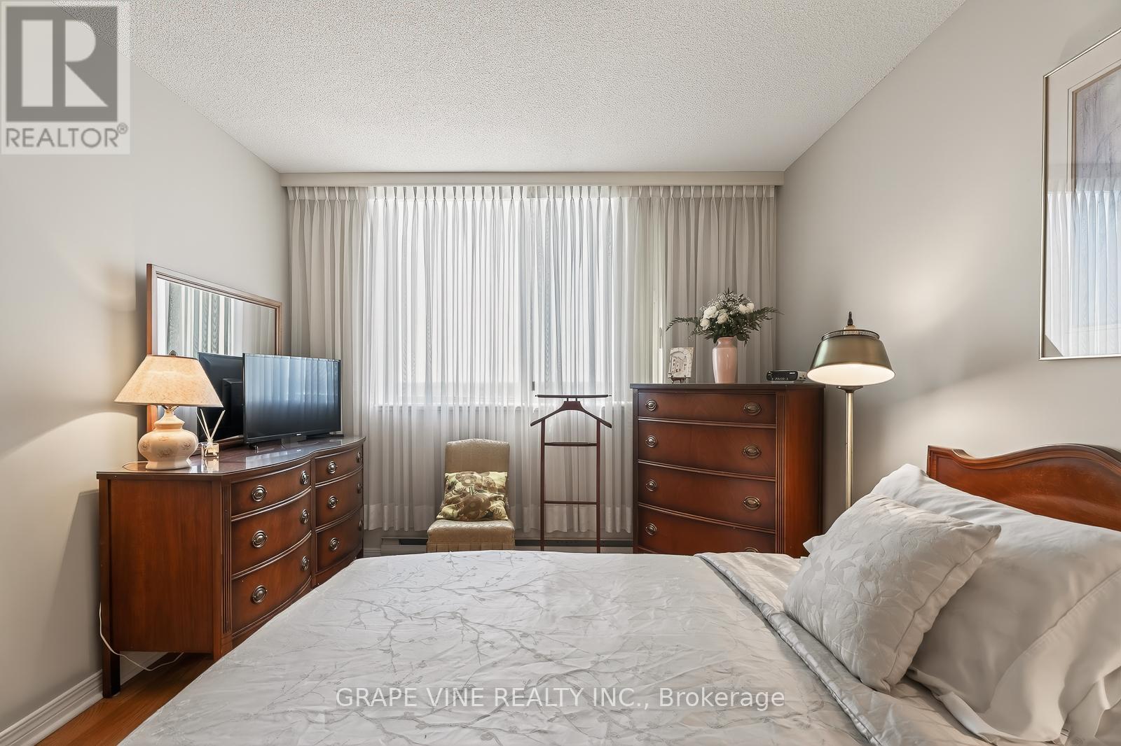 #1115 100 GRANT CARMAN DRIVE - 34