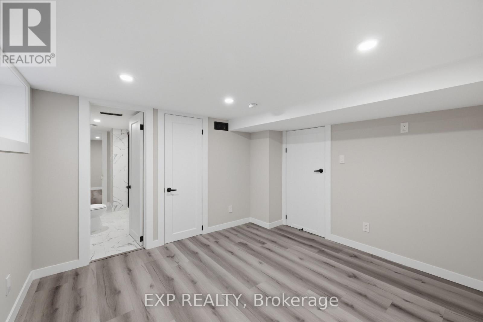 70 MACKAY AVENUE - 28