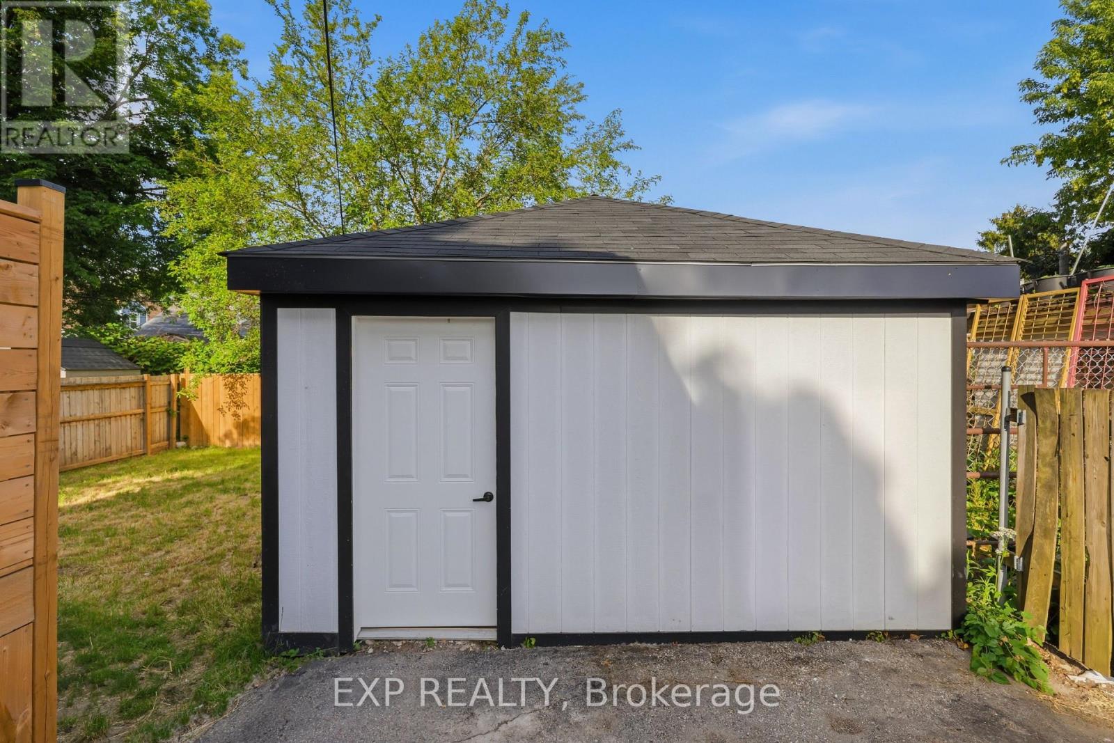 70 MACKAY AVENUE - 31