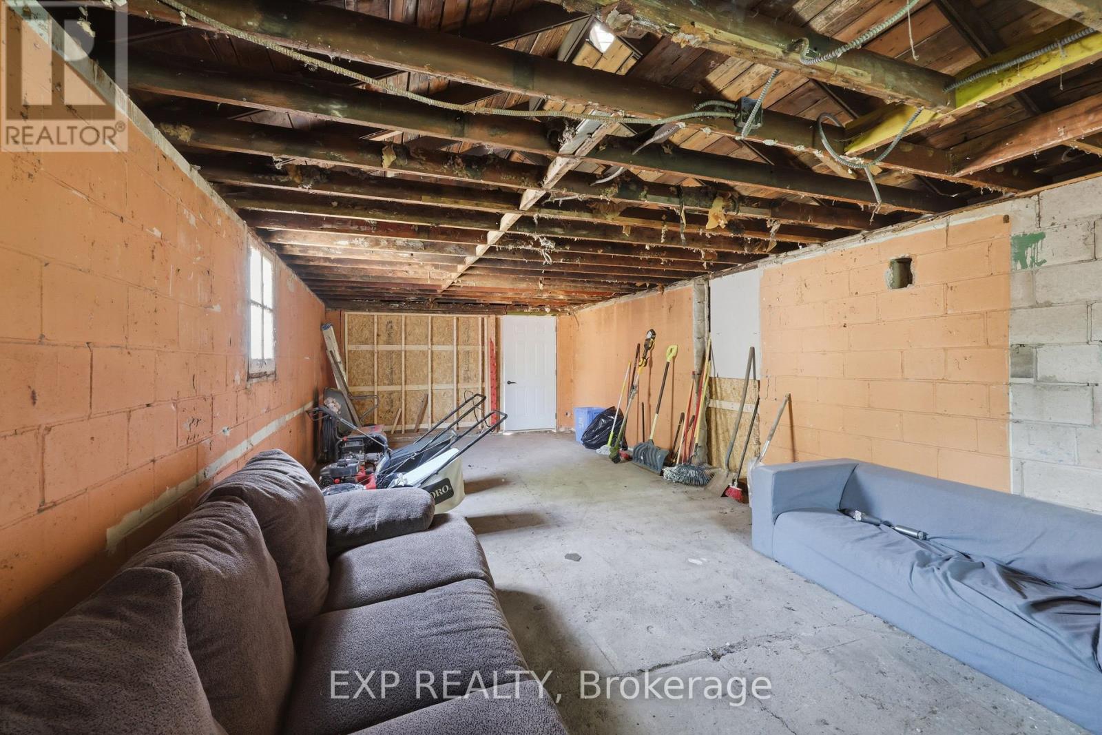70 MACKAY AVENUE - 33