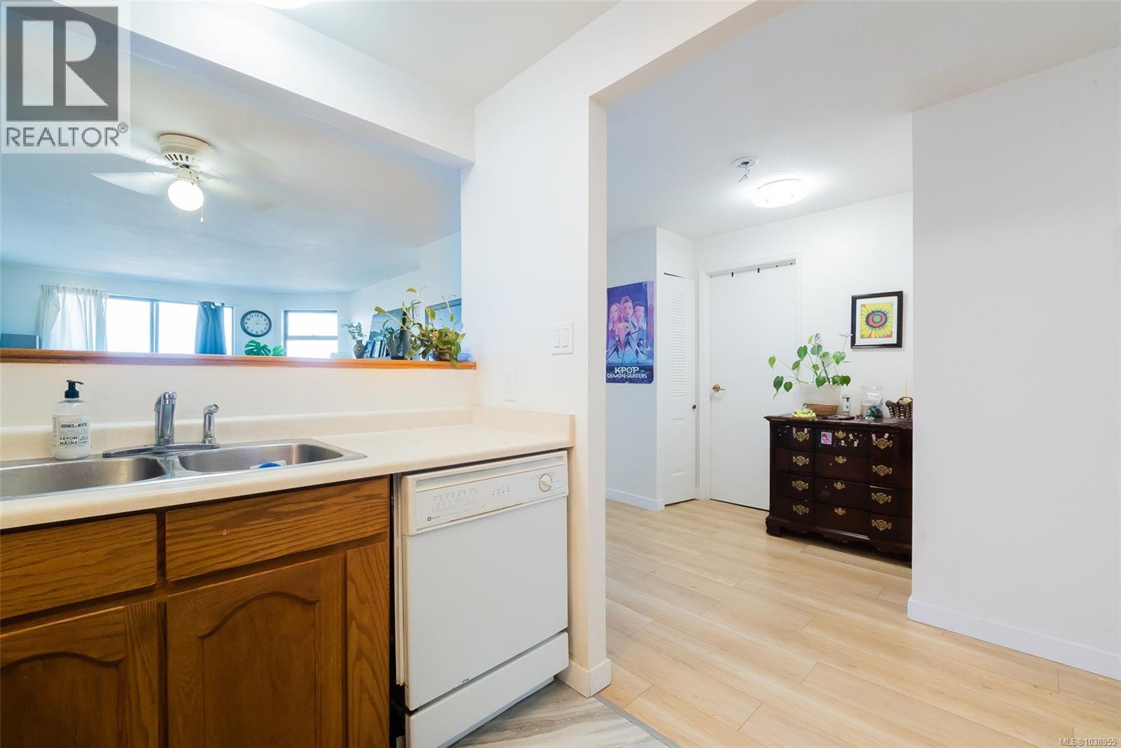#313 30 Cavan St - 12