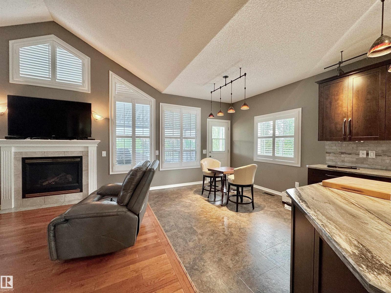 642 MEADOWVIEW CR - 10