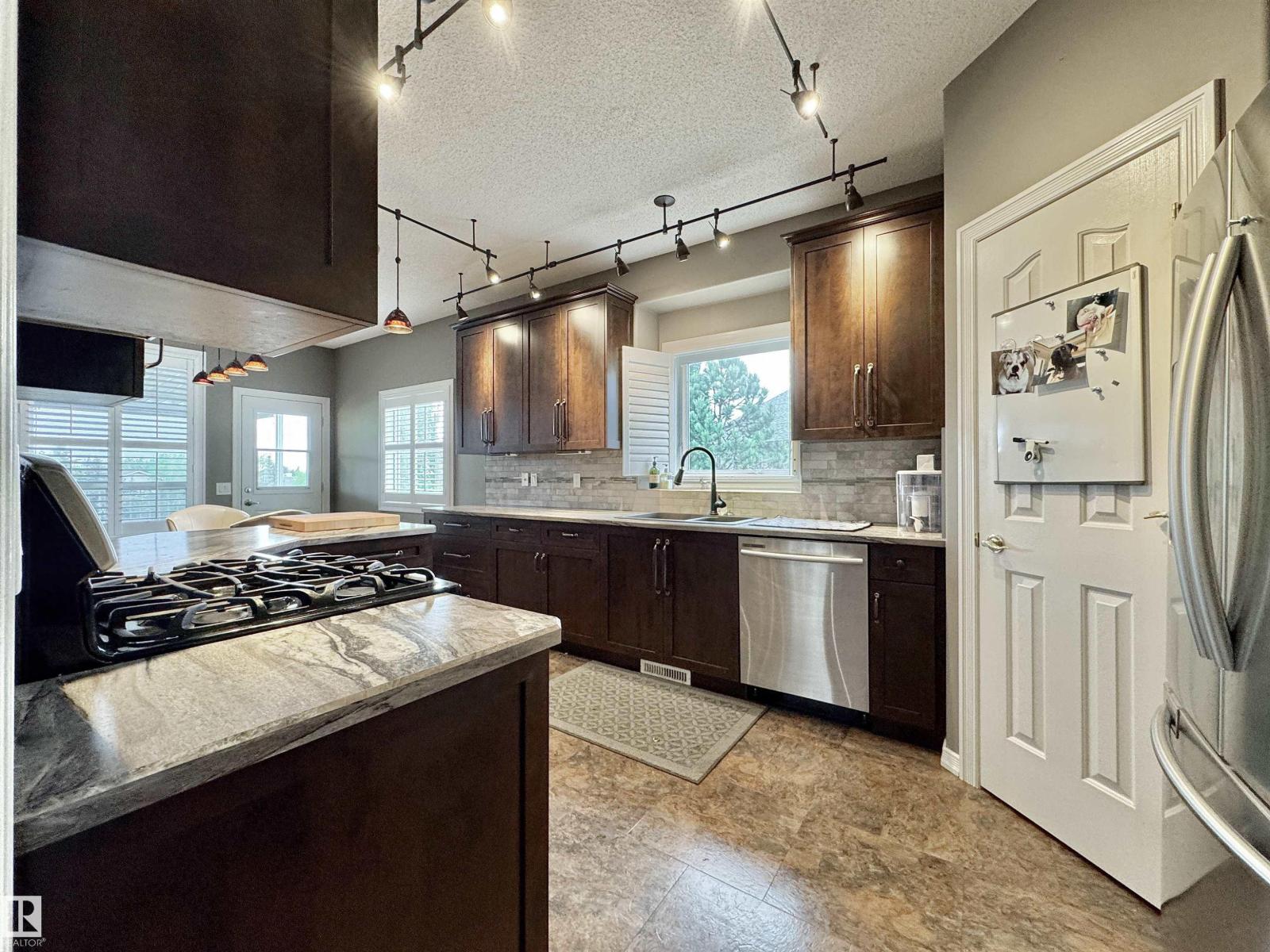 642 MEADOWVIEW CR - 14