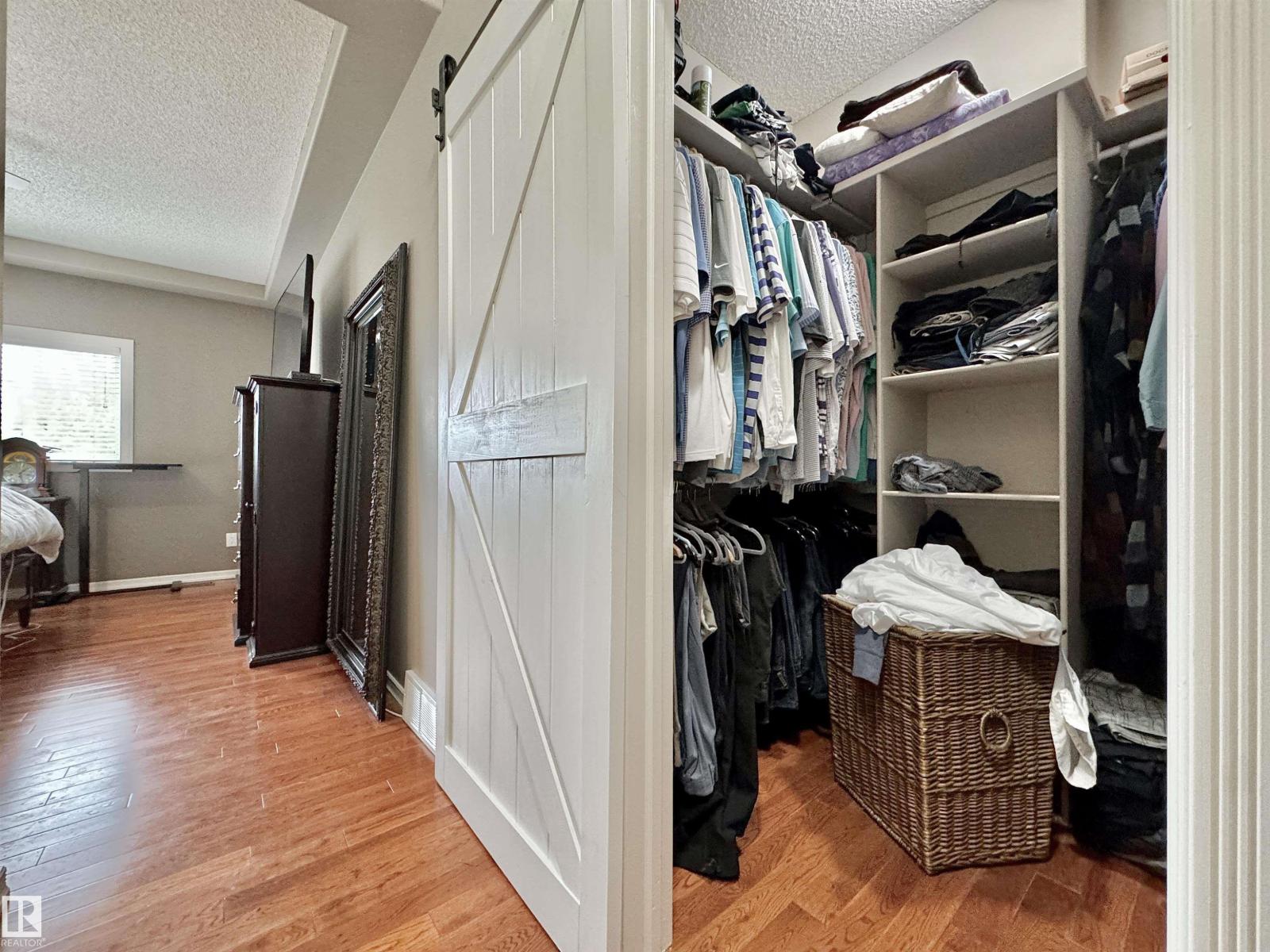 642 MEADOWVIEW CR - 22