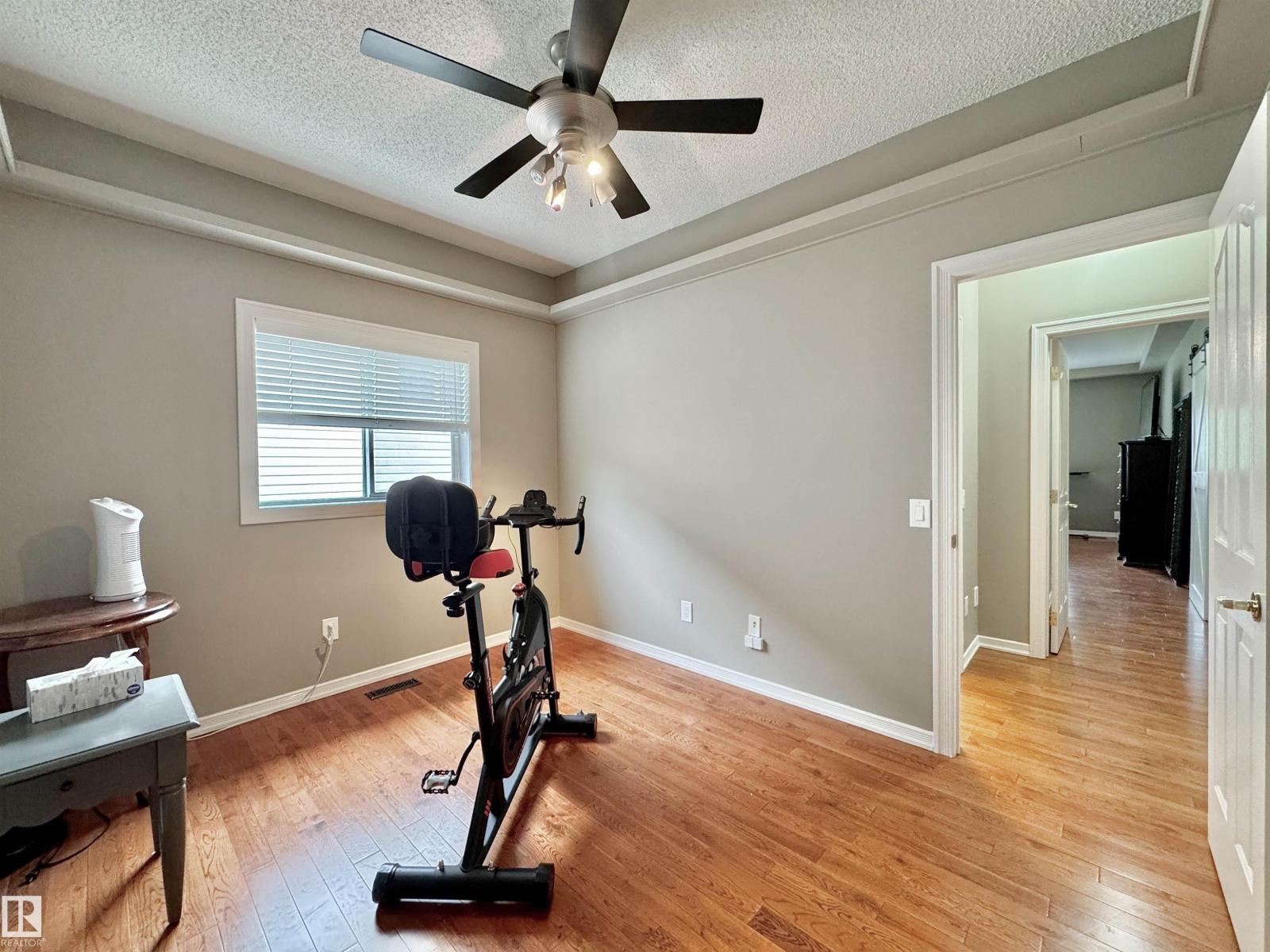 642 MEADOWVIEW CR - 25