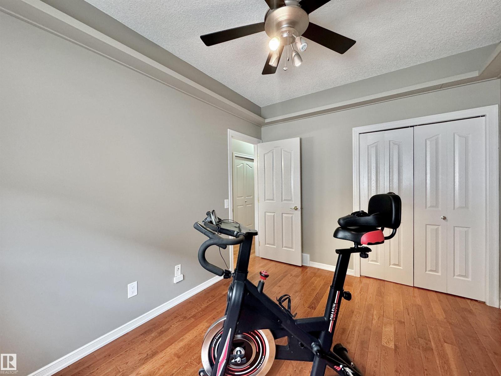 642 MEADOWVIEW CR - 26