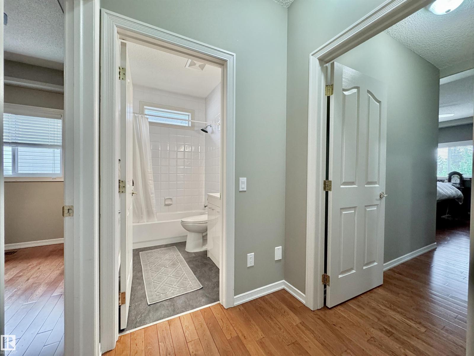 642 MEADOWVIEW CR - 27