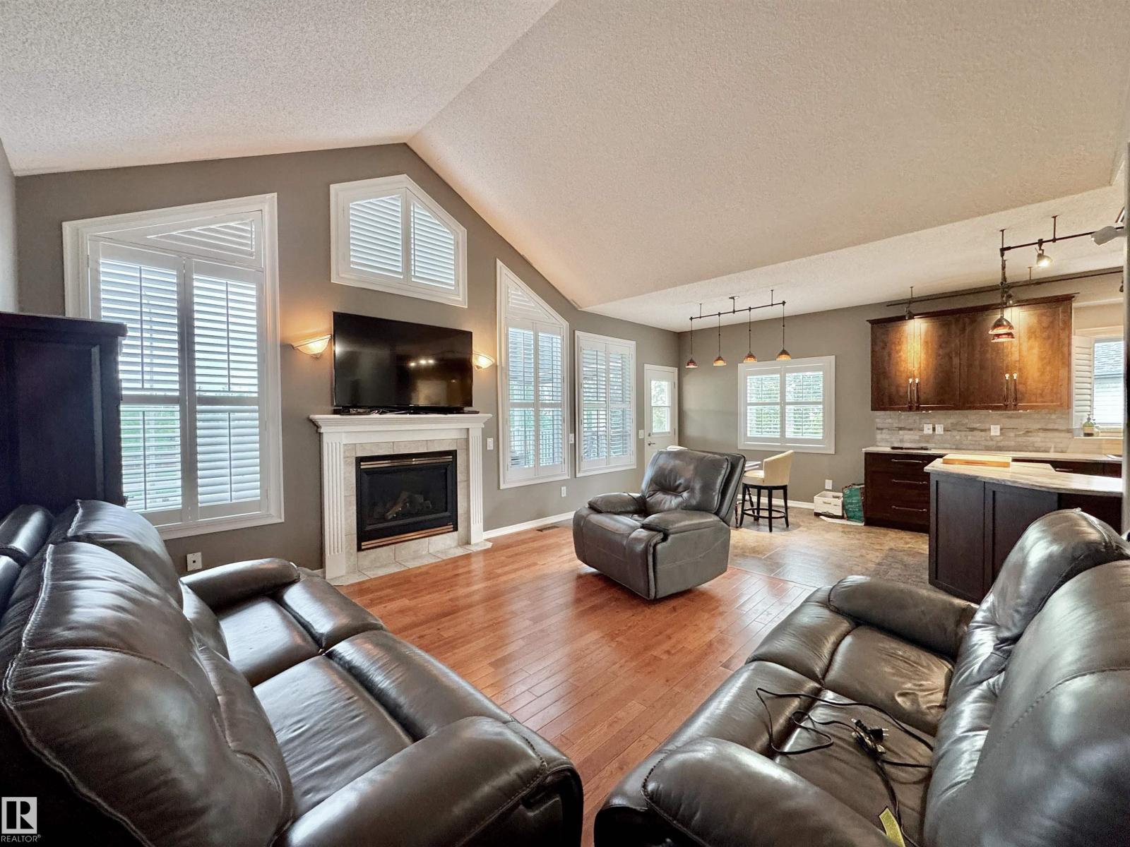 642 MEADOWVIEW CR - 6