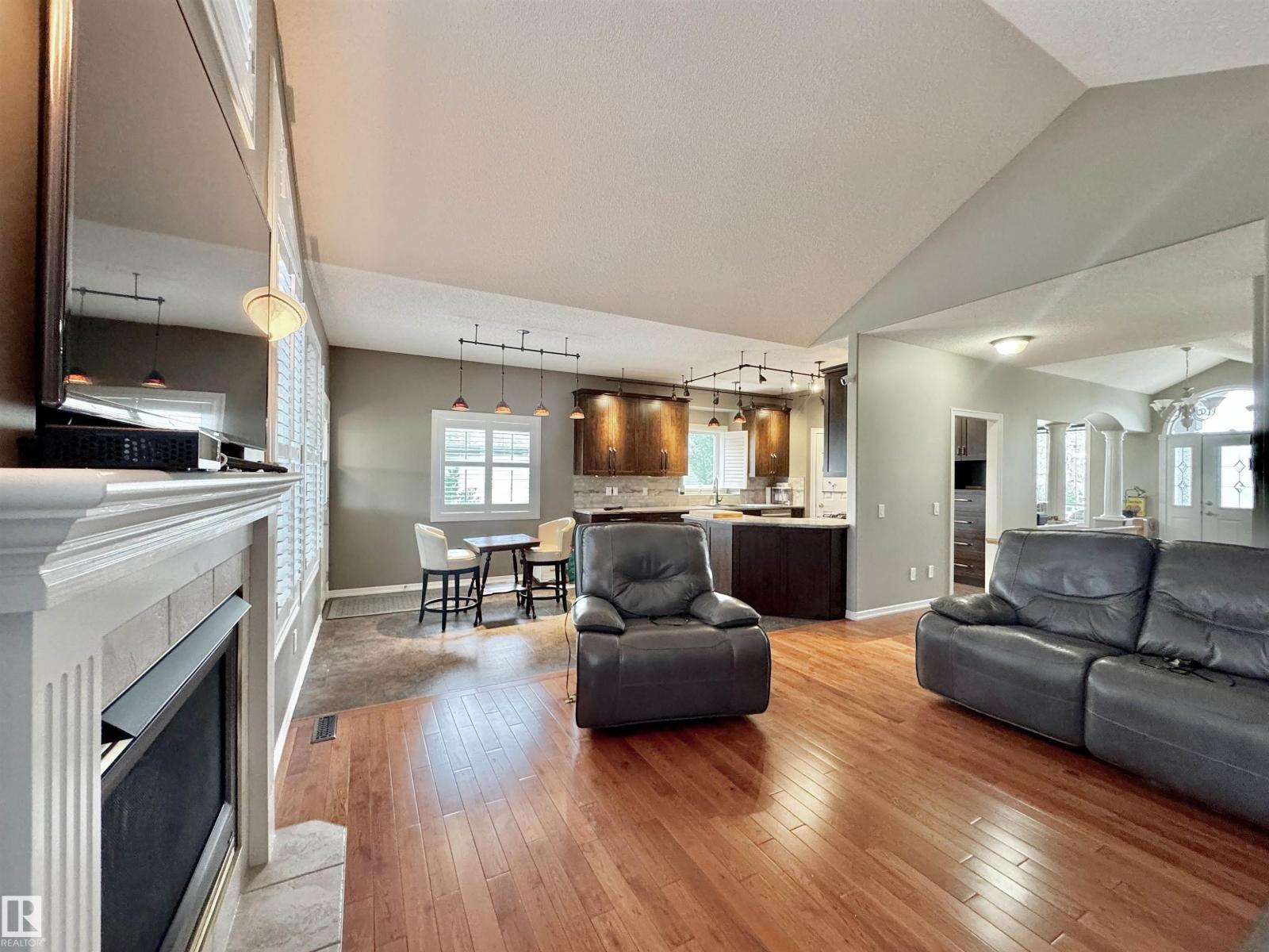 642 MEADOWVIEW CR - 8