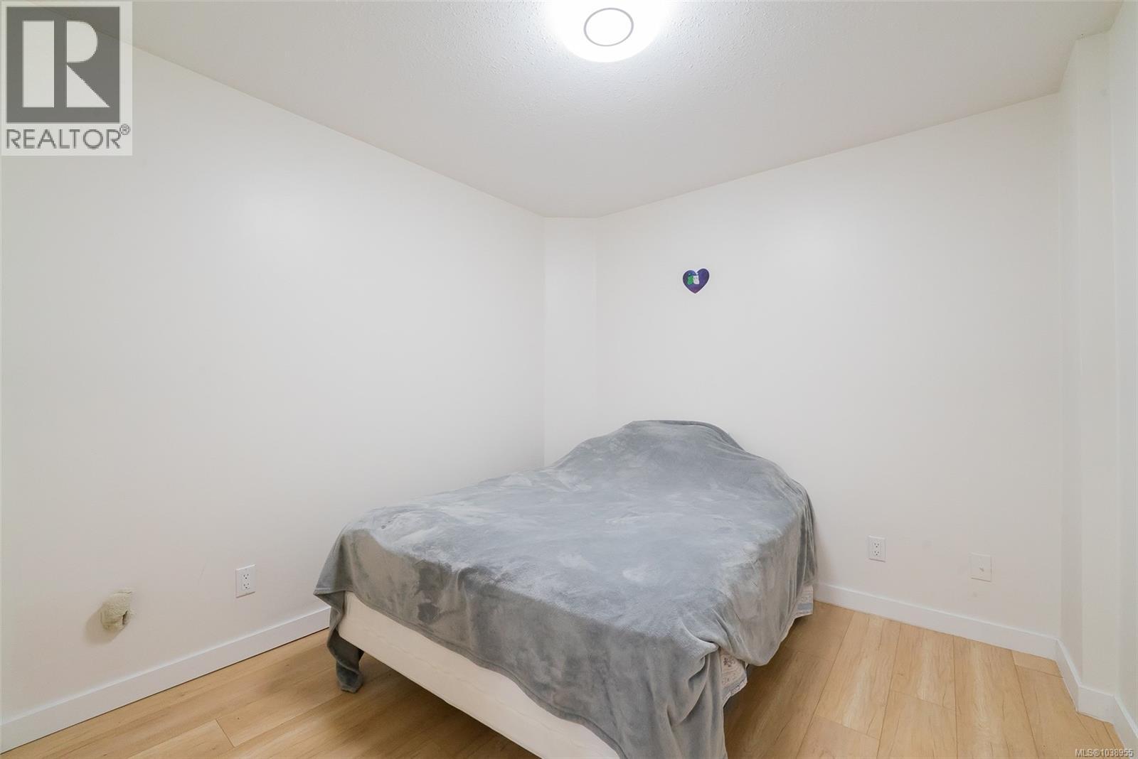 #313 30 Cavan St - 16