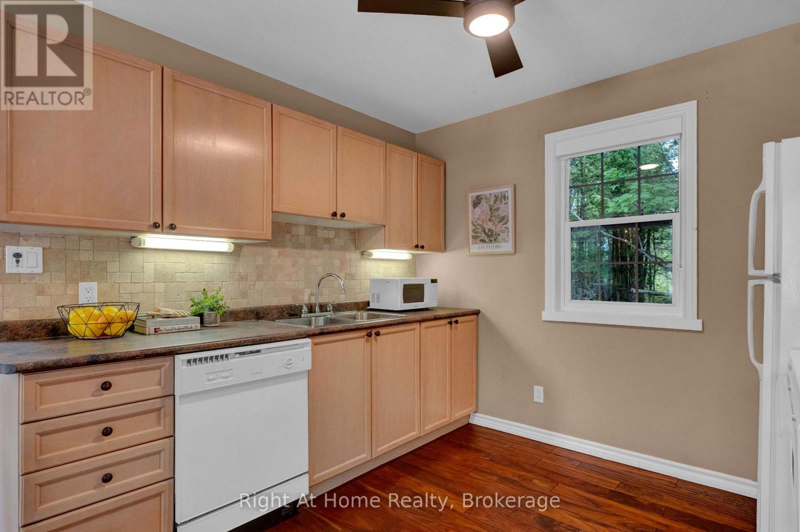 74 TALBOT ROAD - 43