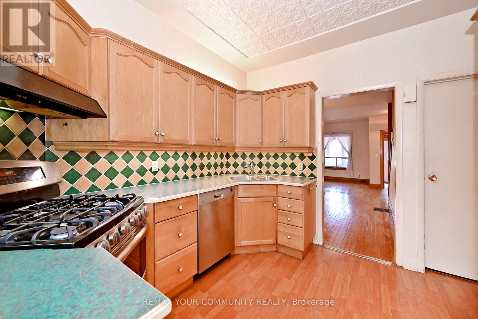 520 DUFFERIN STREET - 10