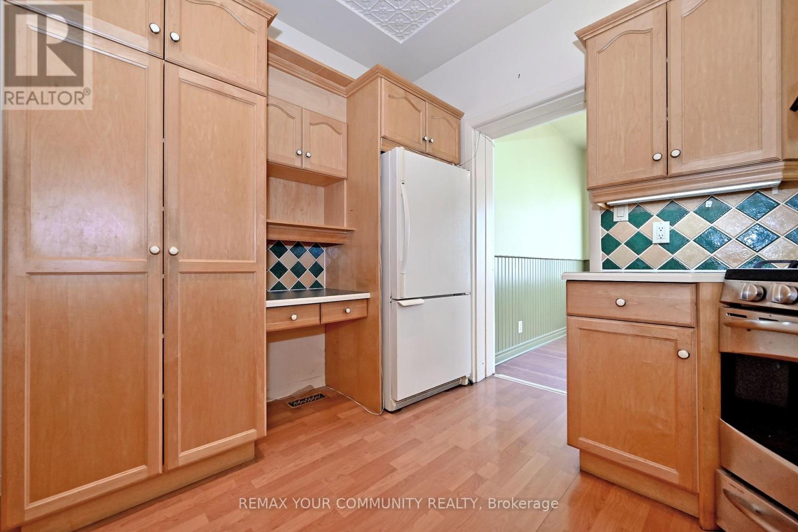 520 DUFFERIN STREET - 11