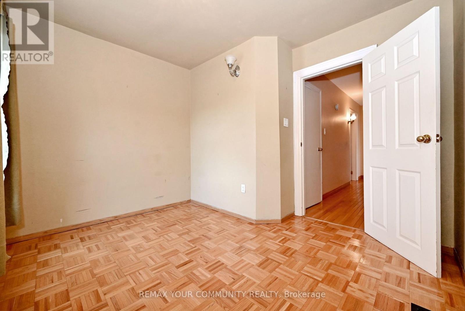 520 DUFFERIN STREET - 21
