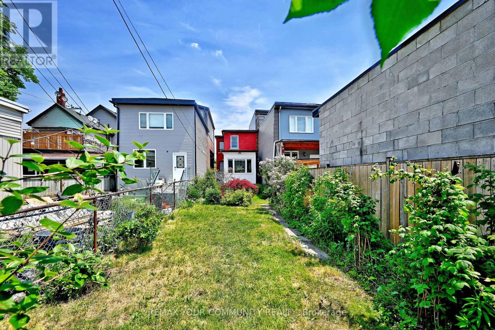520 DUFFERIN STREET - 29
