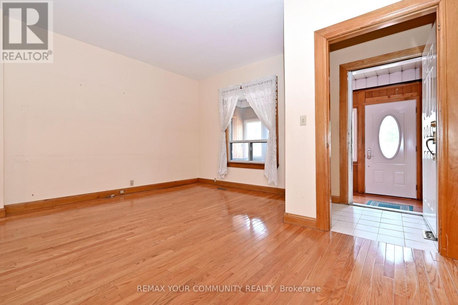 520 DUFFERIN STREET - 4