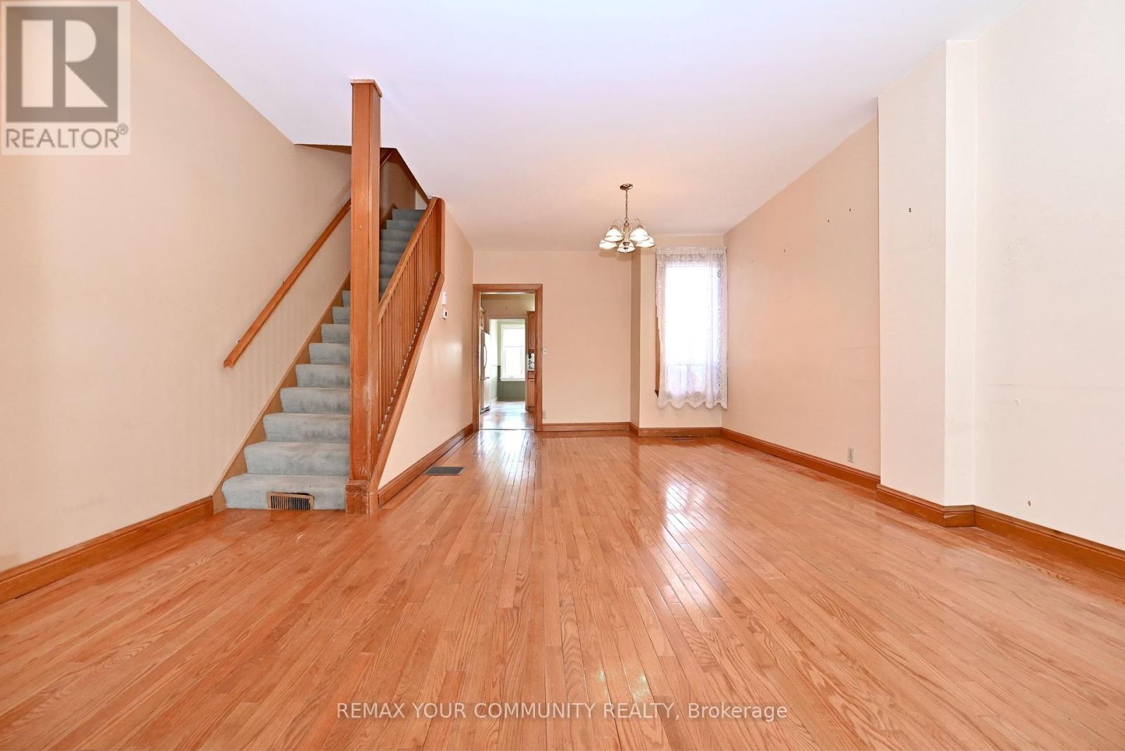 520 DUFFERIN STREET - 5