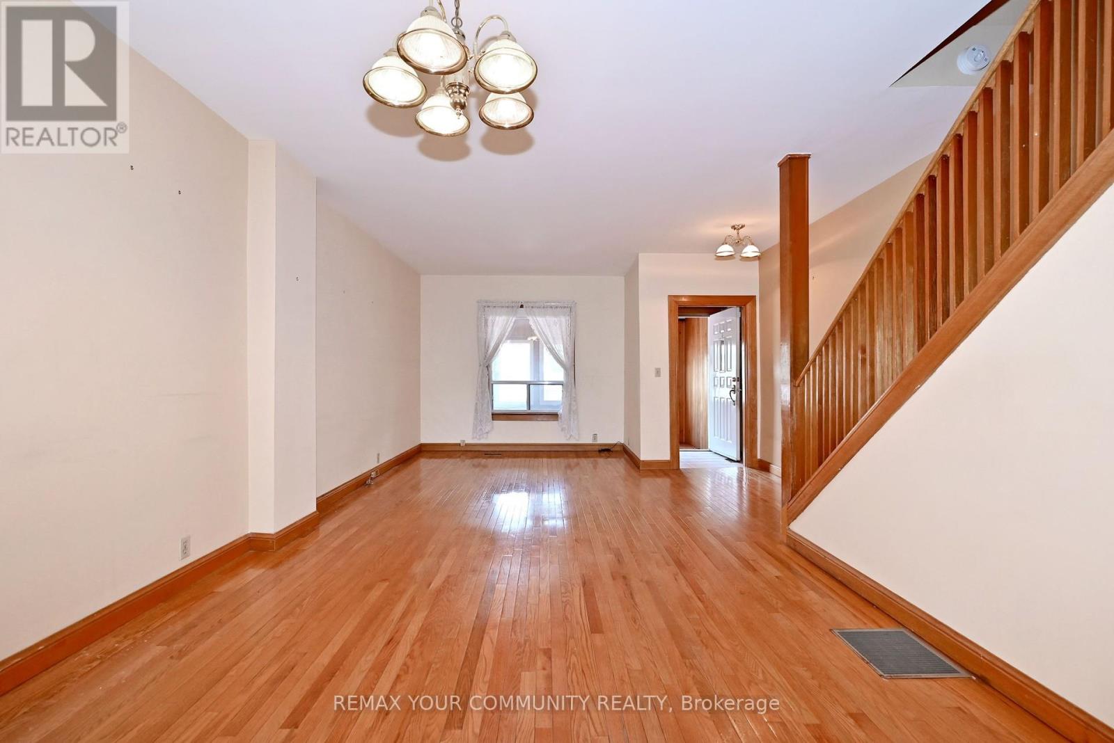 520 DUFFERIN STREET - 6
