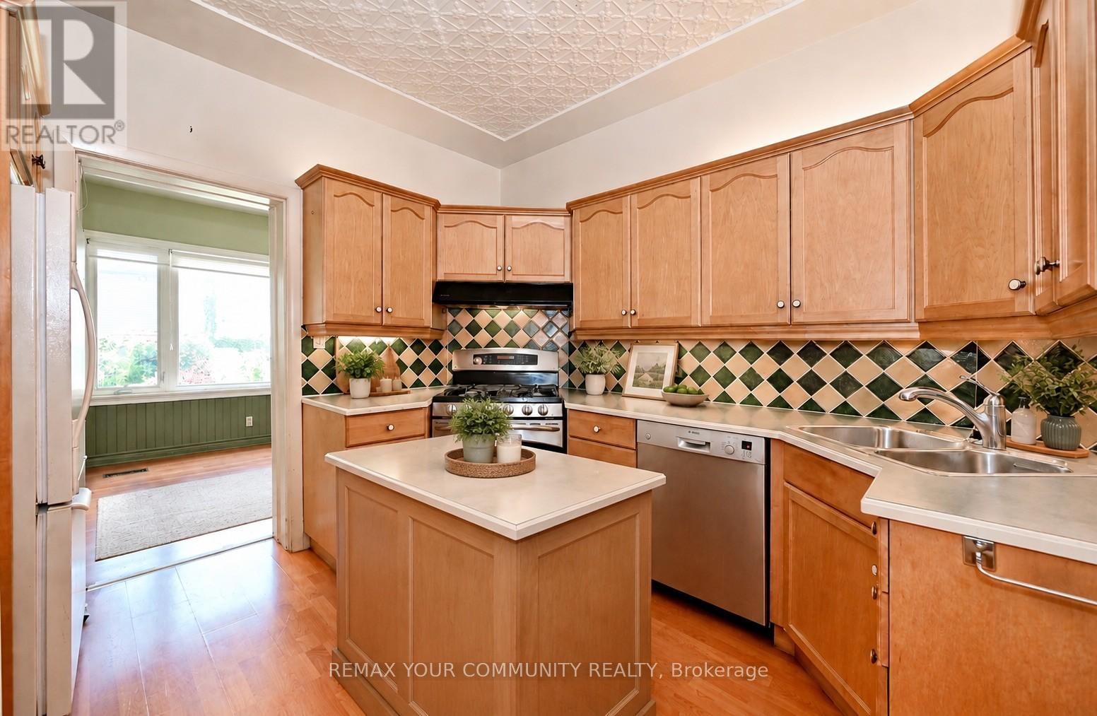 520 DUFFERIN STREET - 9