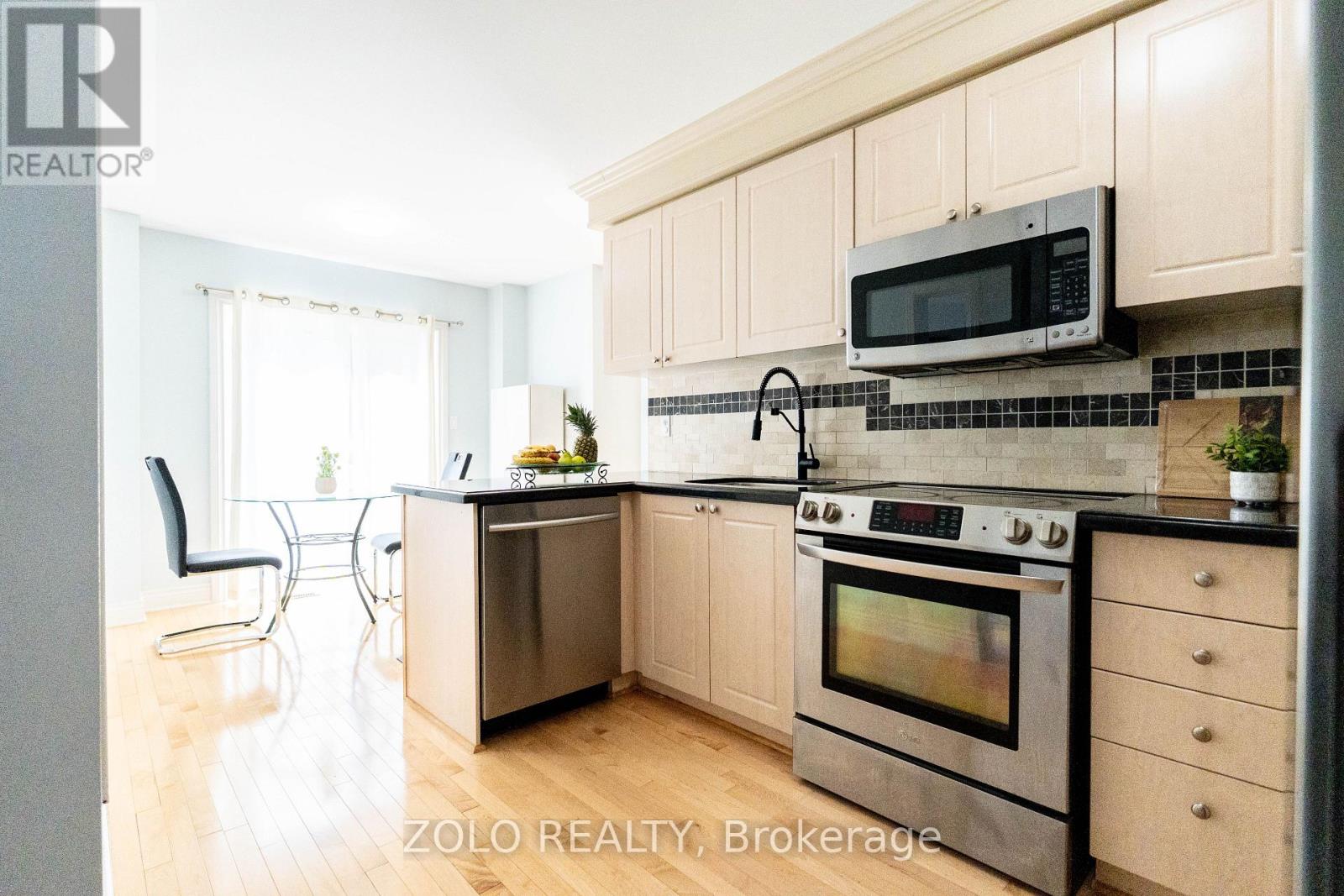 308 HOWARD CRESCENT - 10