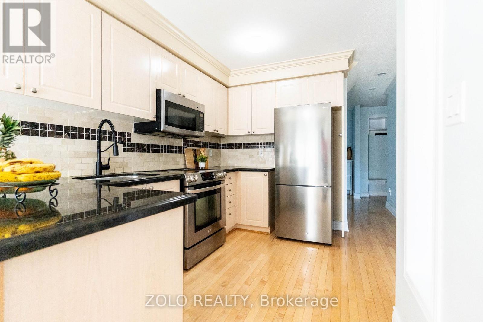308 HOWARD CRESCENT - 11