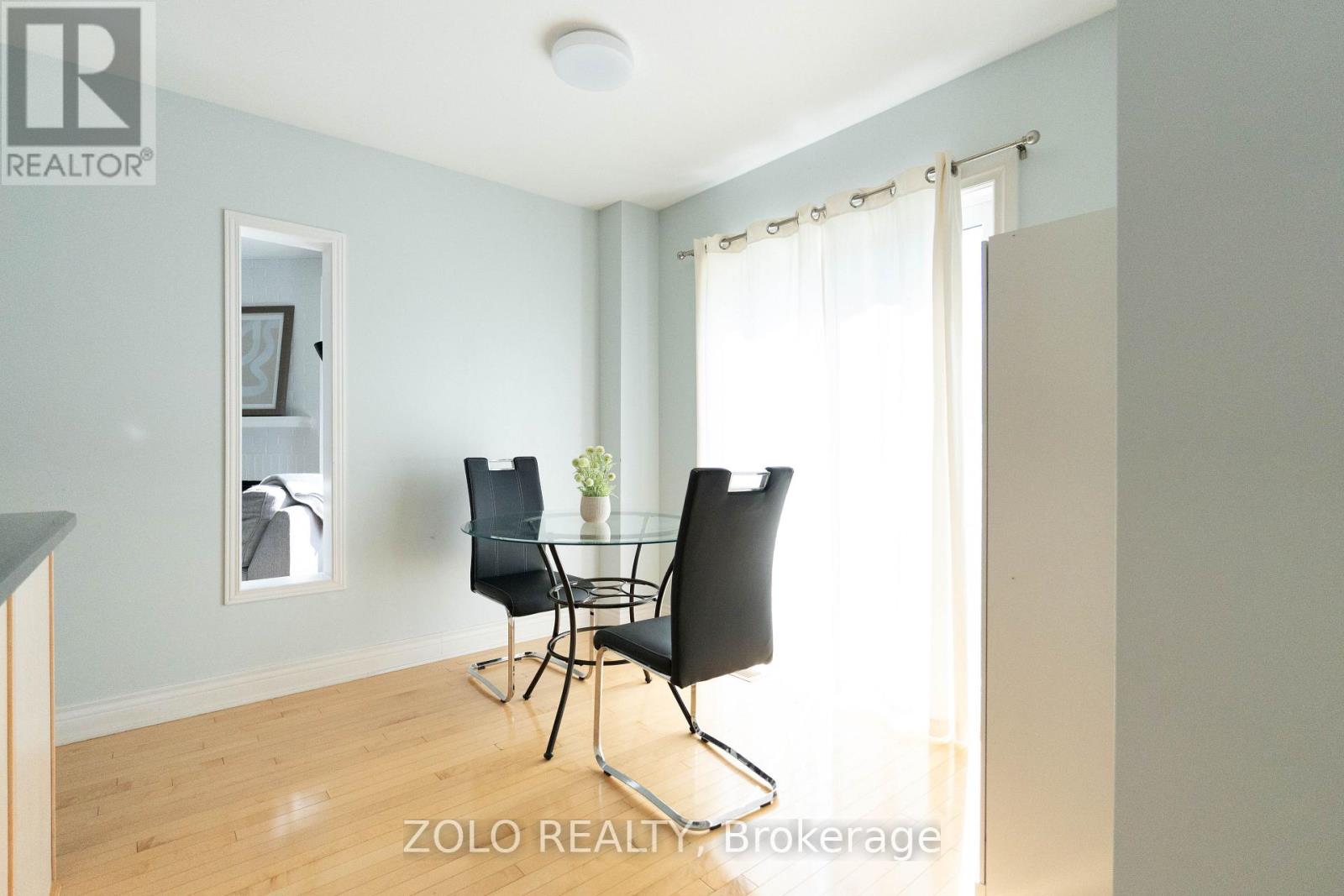 308 HOWARD CRESCENT - 14