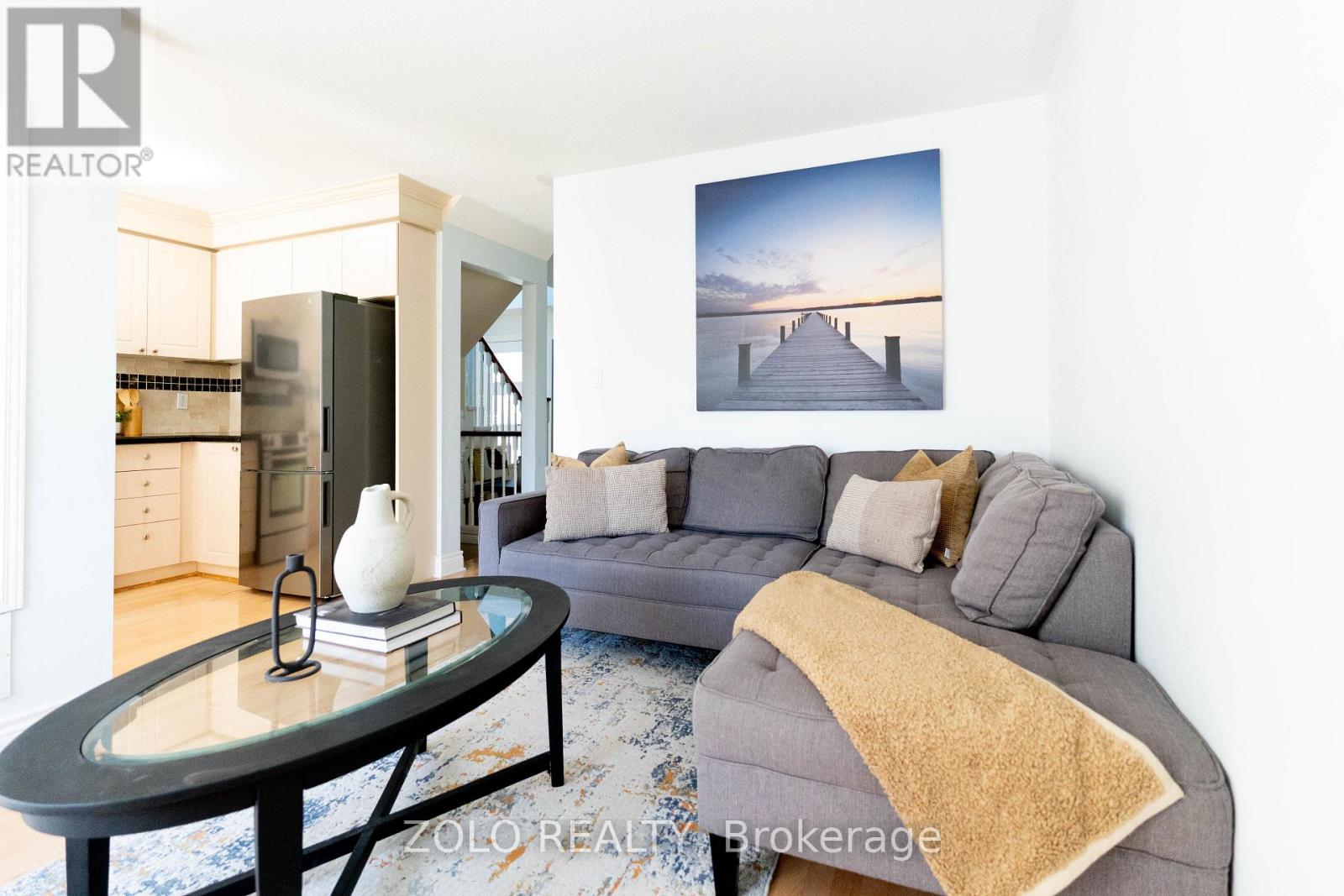 308 HOWARD CRESCENT - 16
