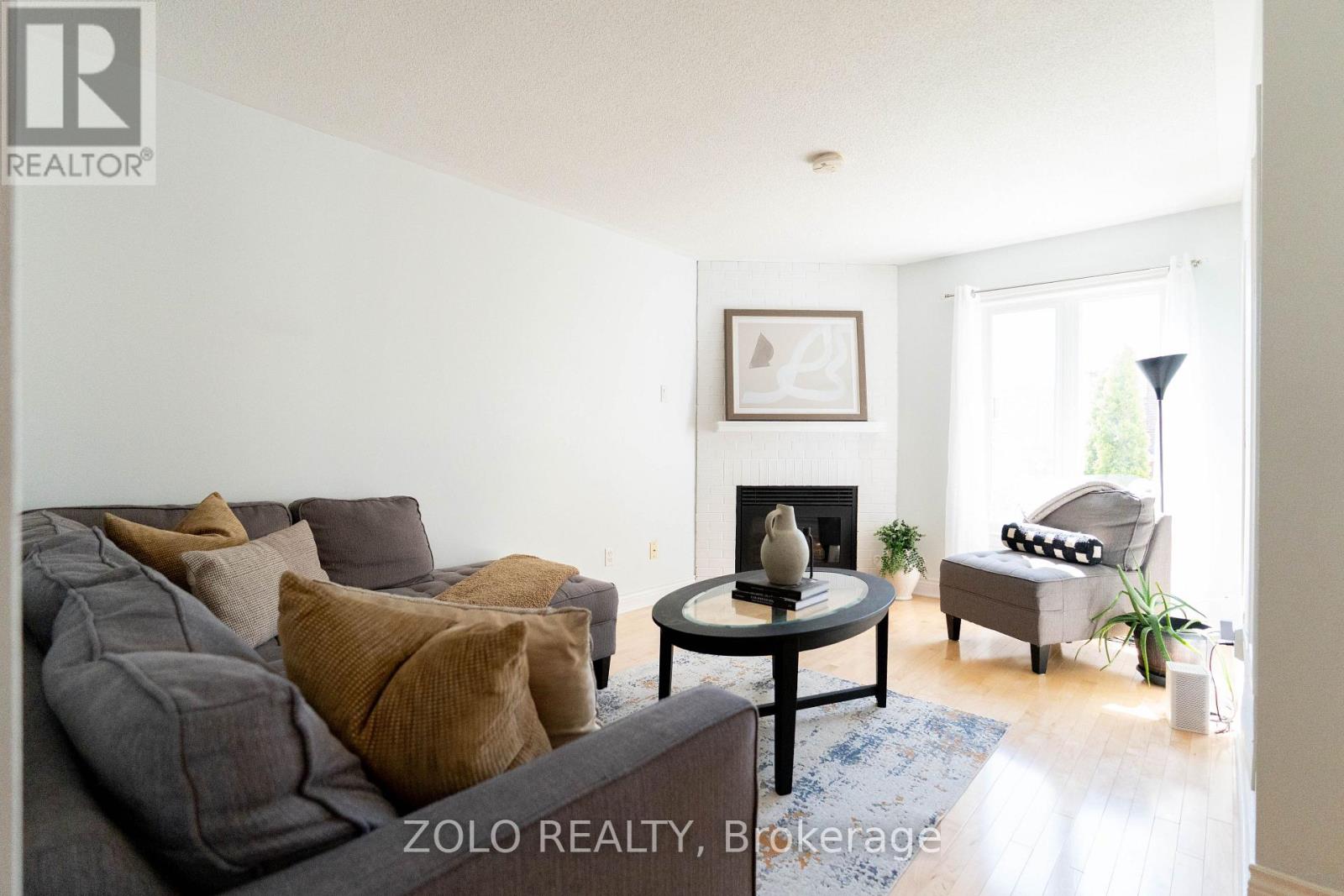 308 HOWARD CRESCENT - 18