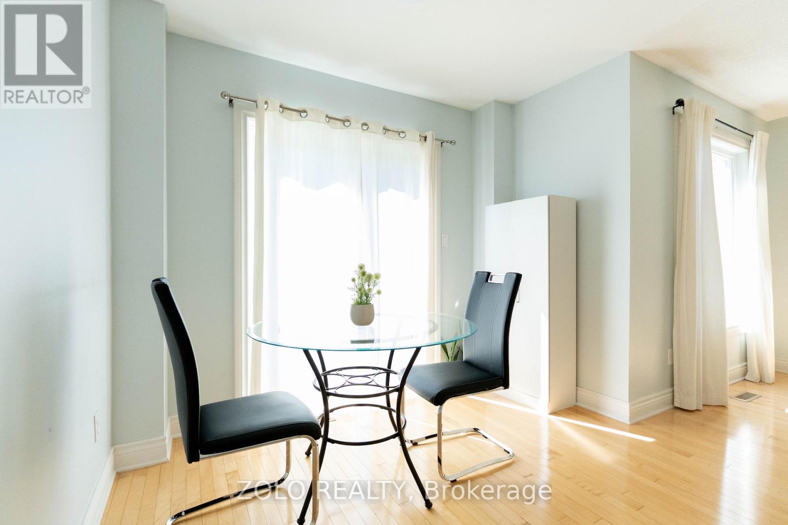 308 HOWARD CRESCENT - 13
