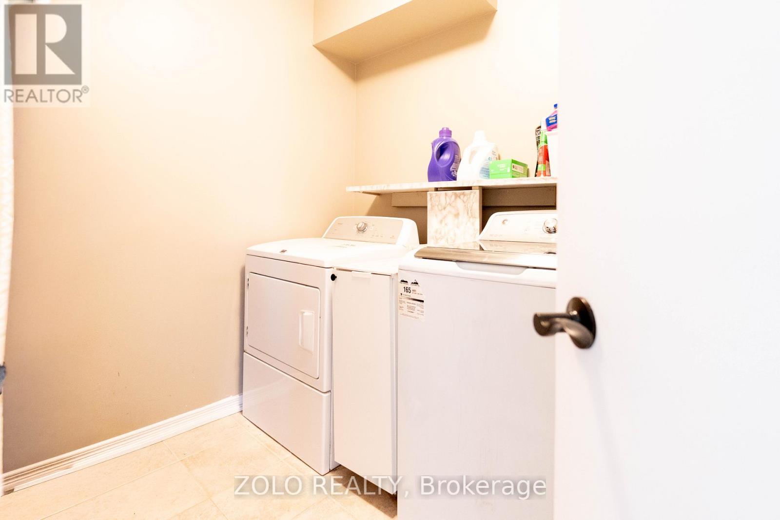 308 HOWARD CRESCENT - 20