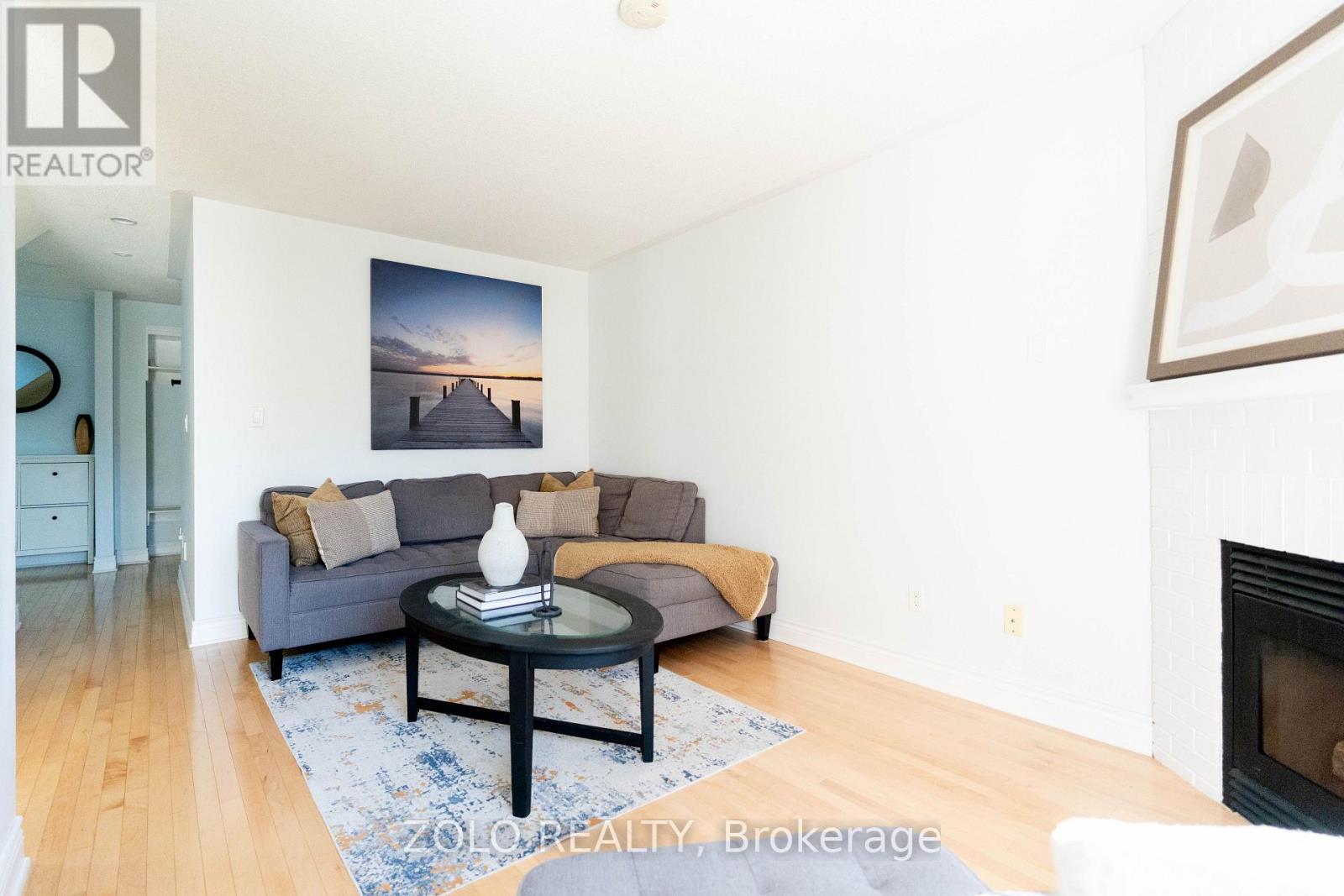 308 HOWARD CRESCENT - 19