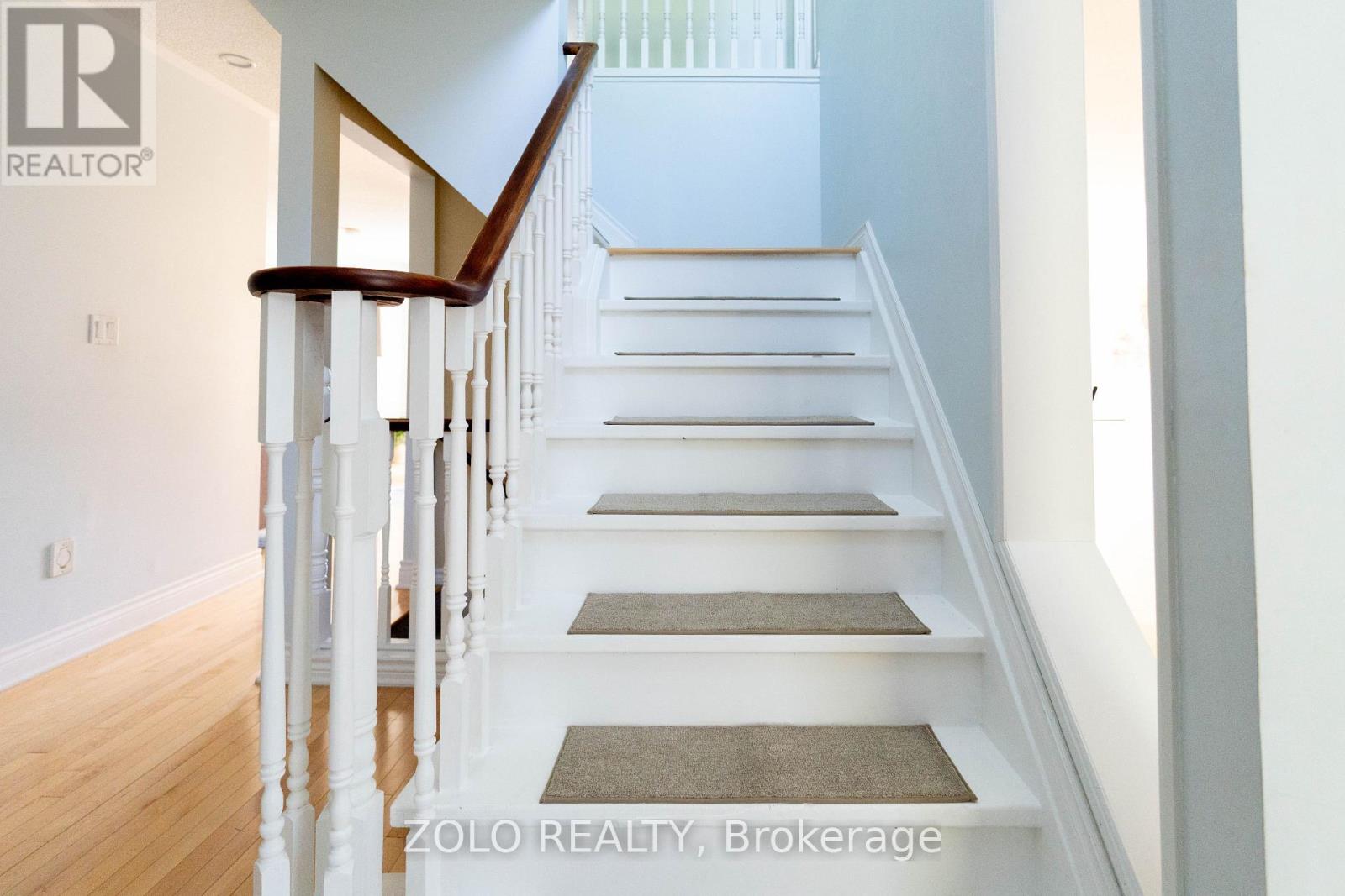 308 HOWARD CRESCENT - 22