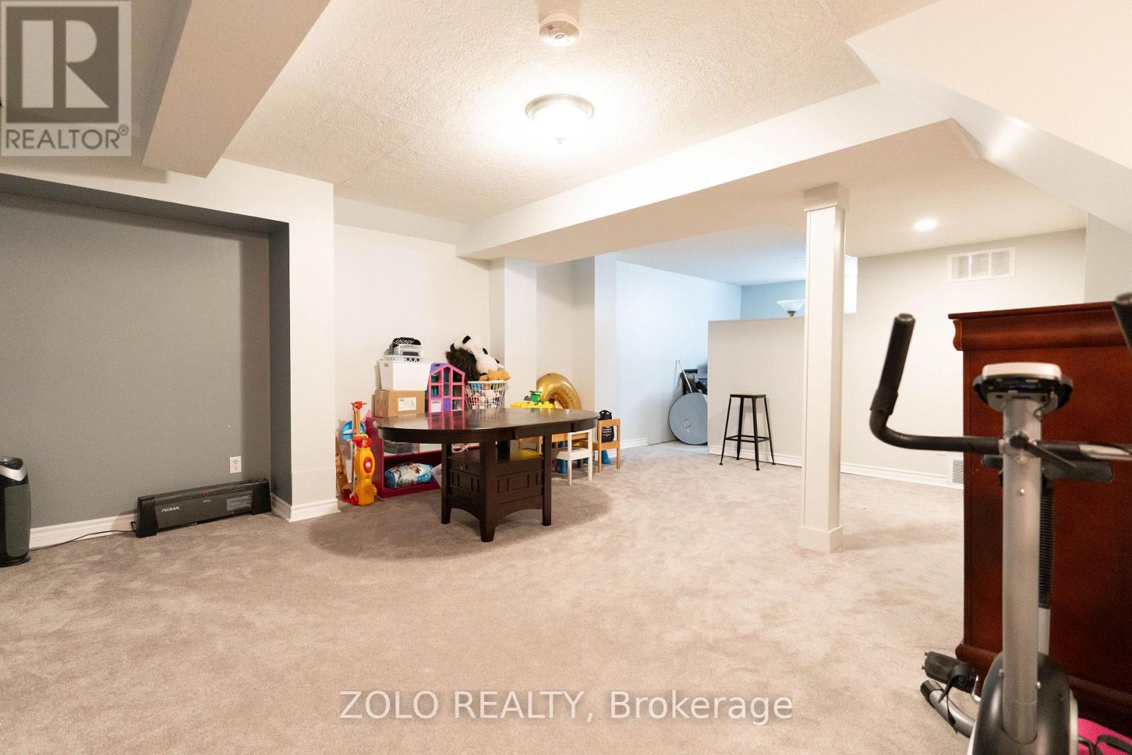308 HOWARD CRESCENT - 34