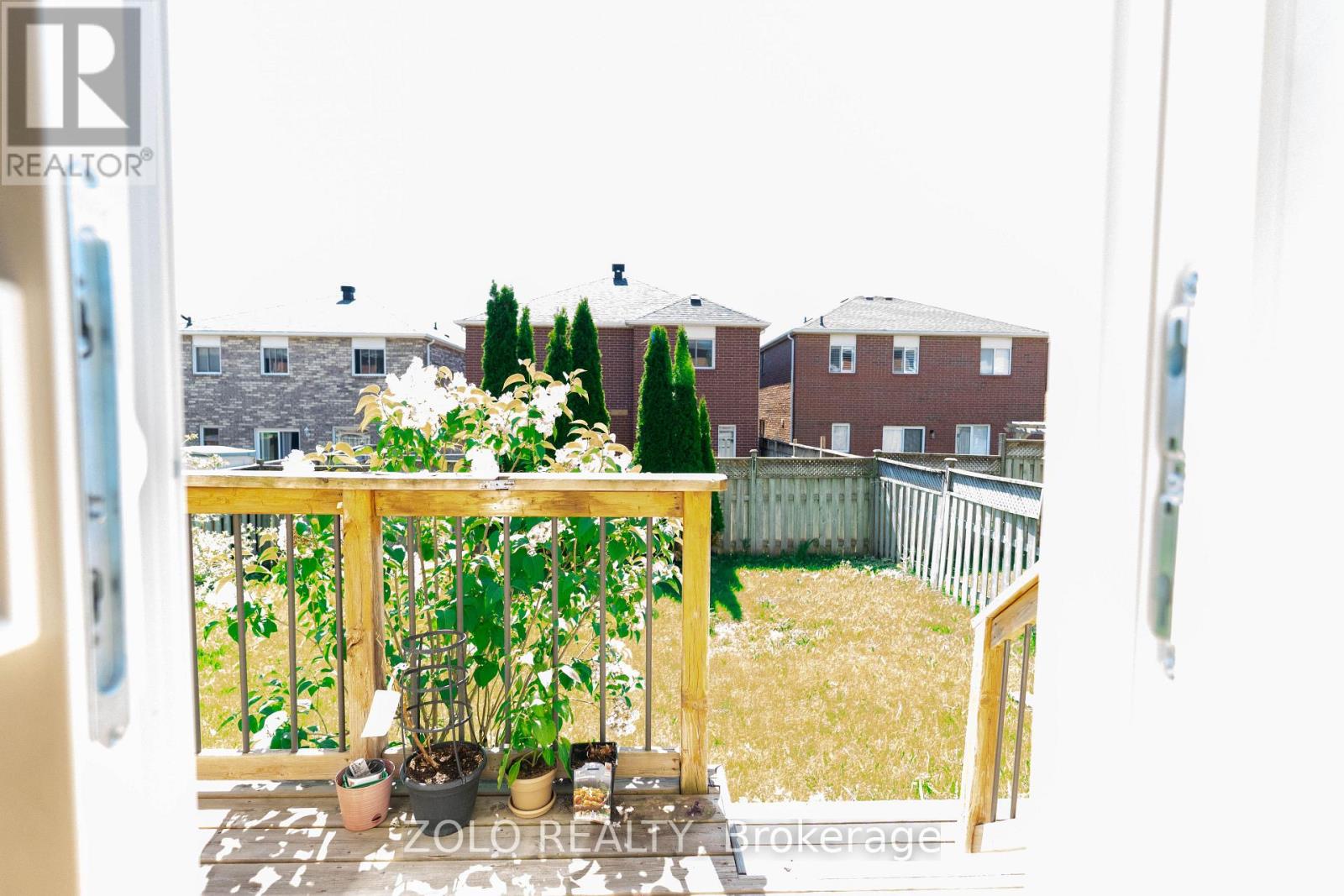 308 HOWARD CRESCENT - 36