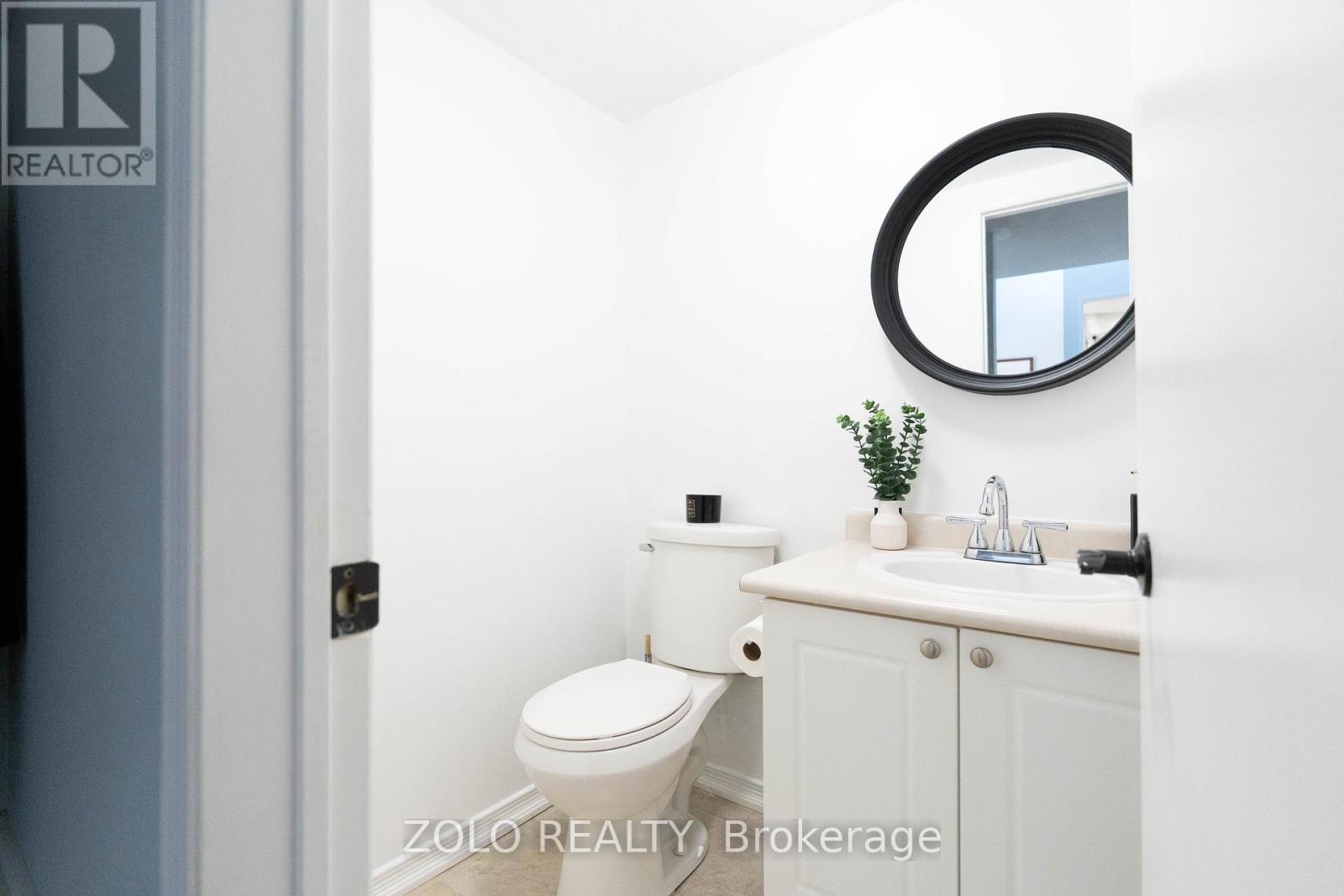 308 HOWARD CRESCENT - 21