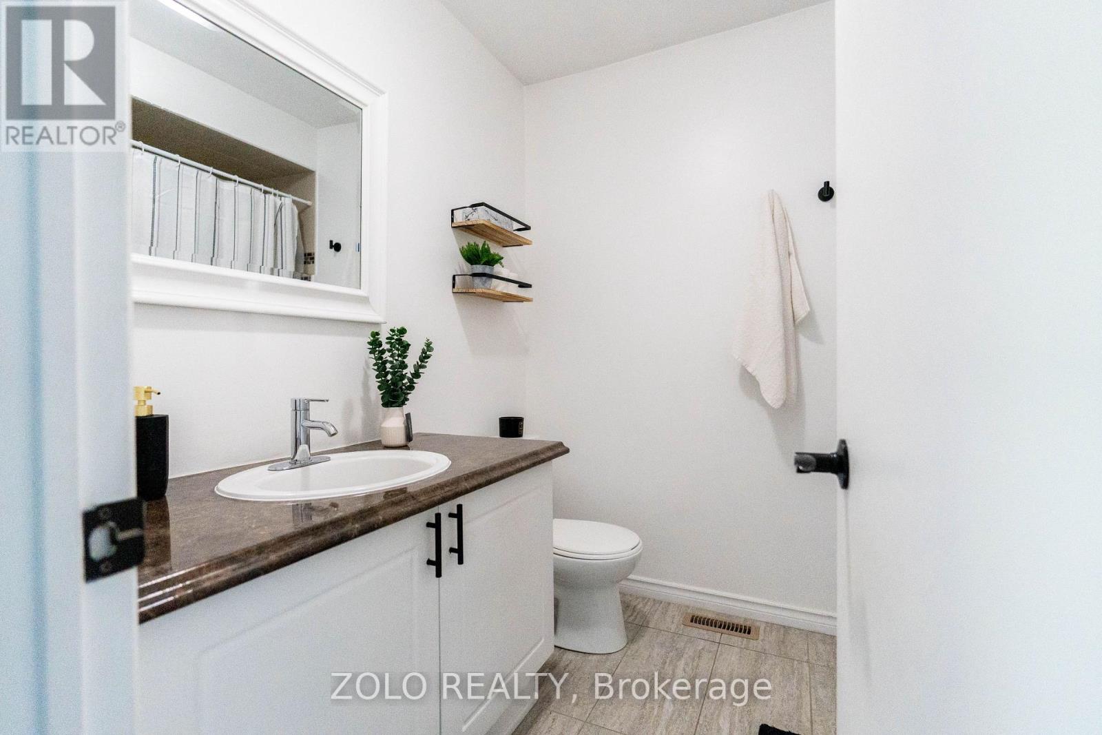 308 HOWARD CRESCENT - 33