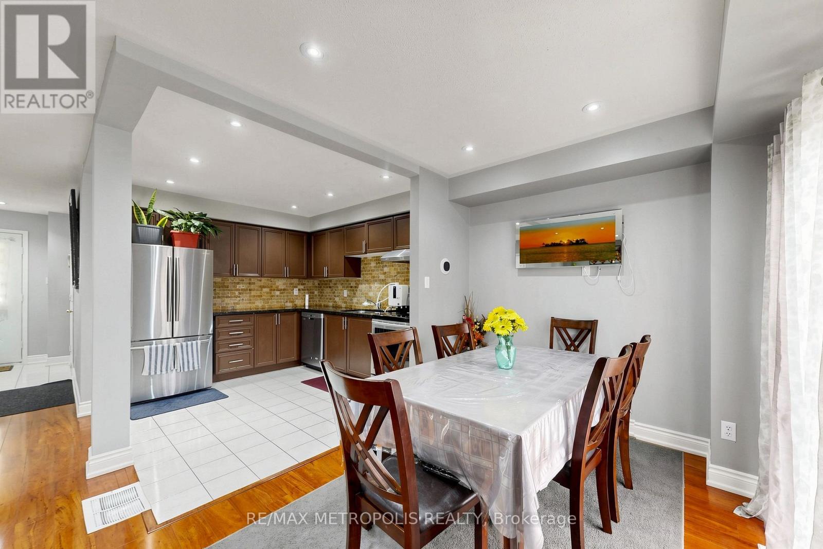 62 BRISBANE COURT - 11