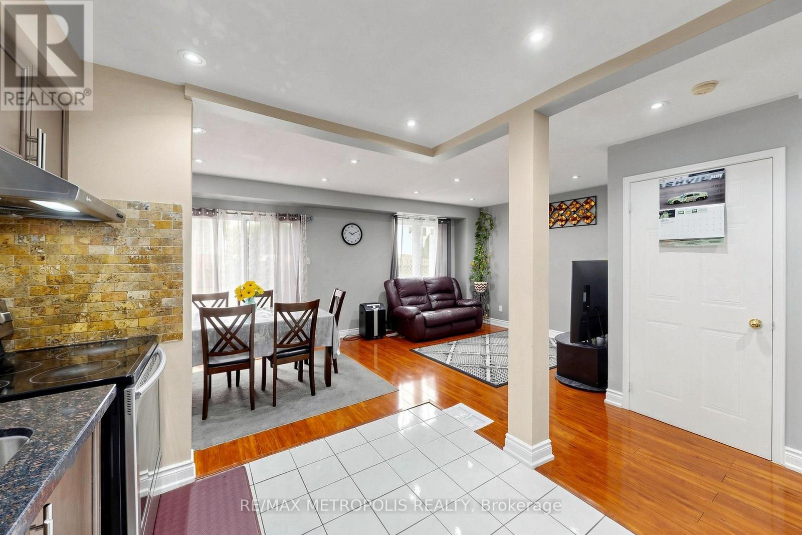 62 BRISBANE COURT - 15