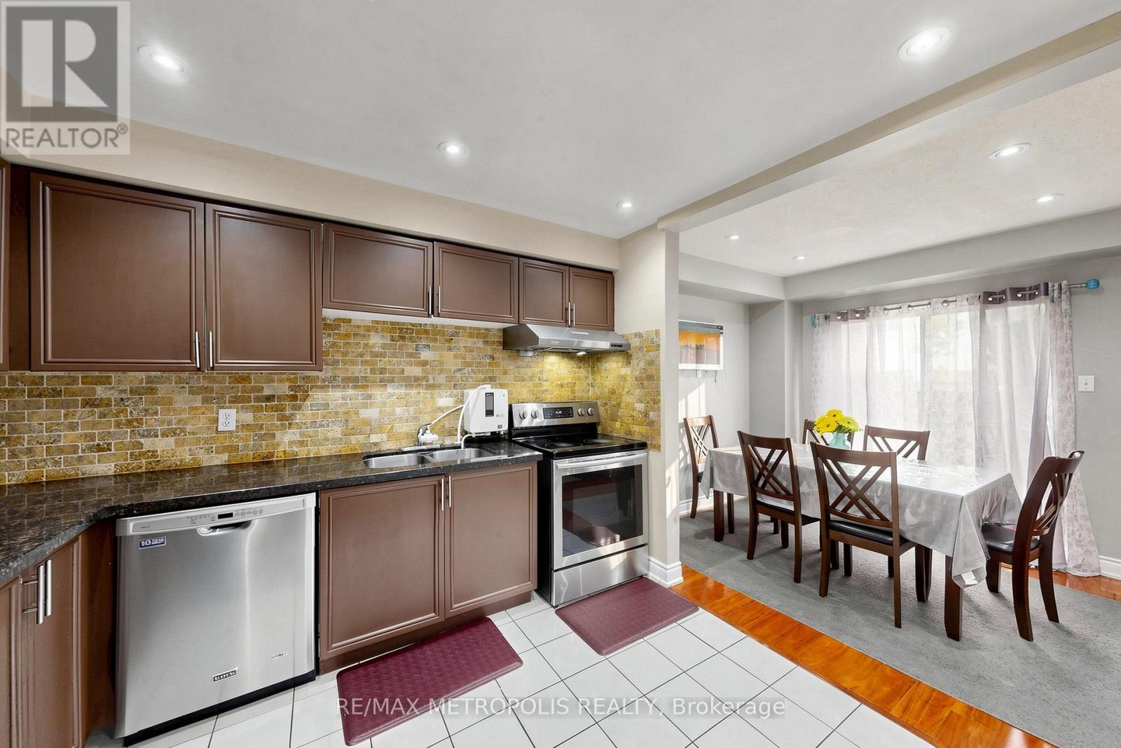 62 BRISBANE COURT - 17