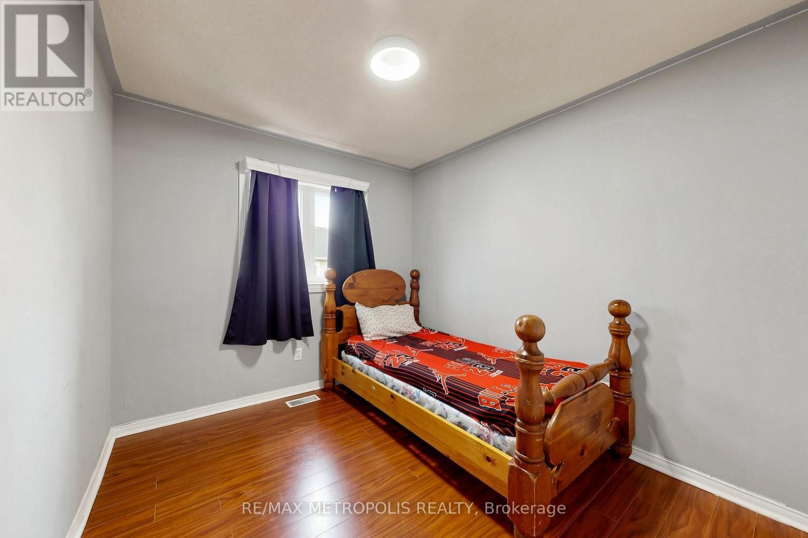 62 BRISBANE COURT - 32