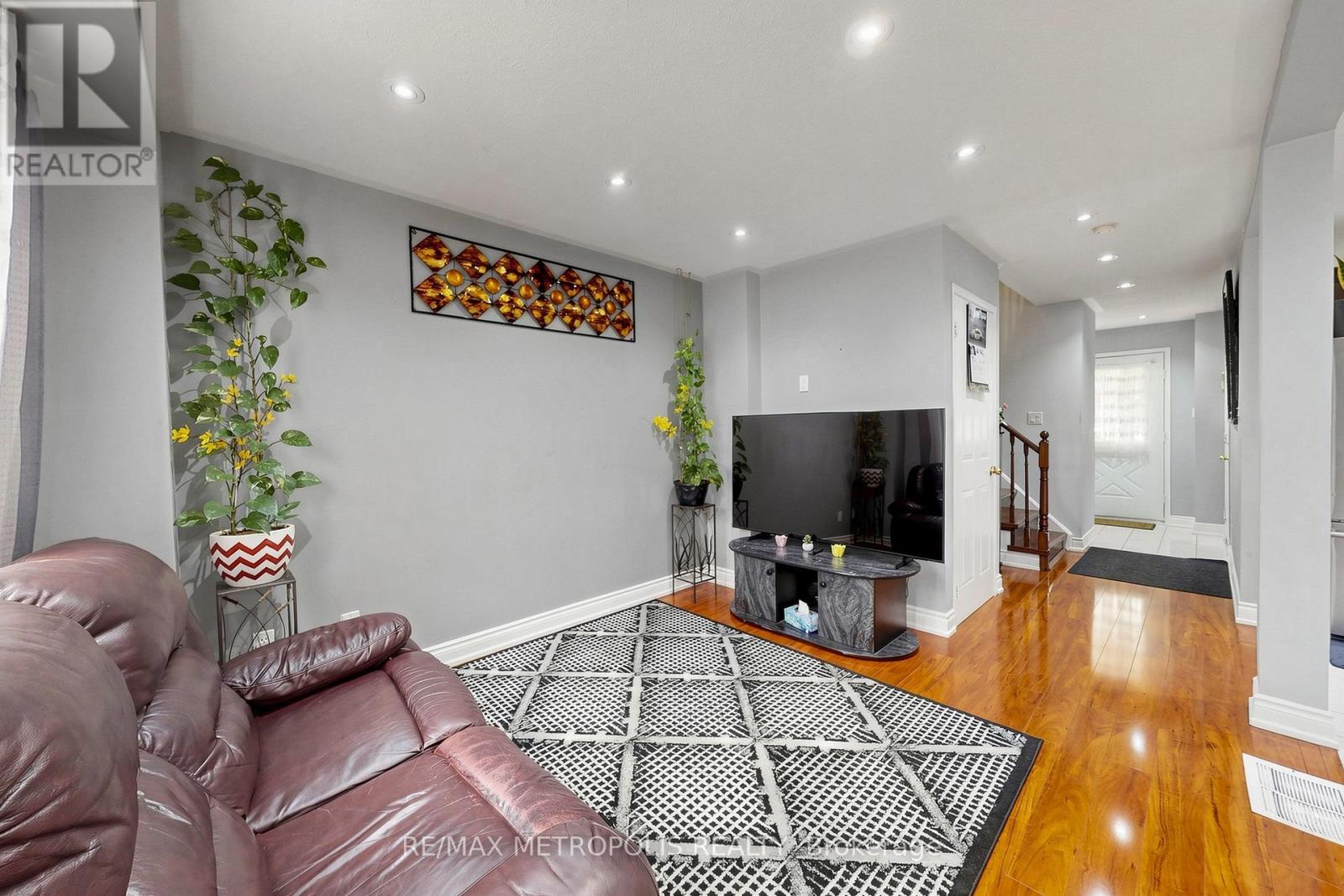 62 BRISBANE COURT - 5