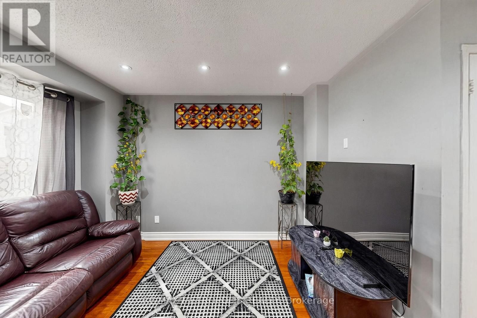 62 BRISBANE COURT - 6