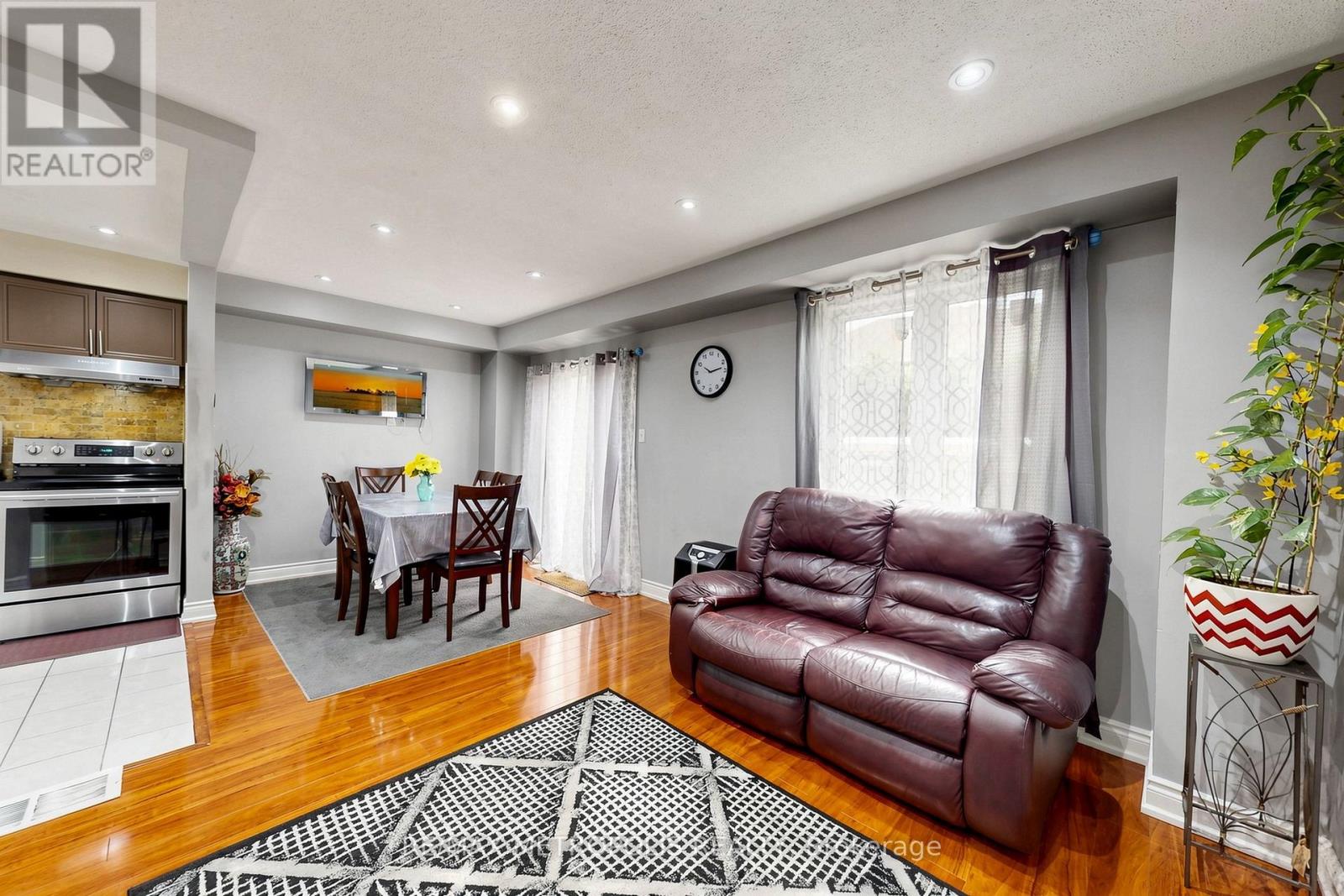 62 BRISBANE COURT - 7