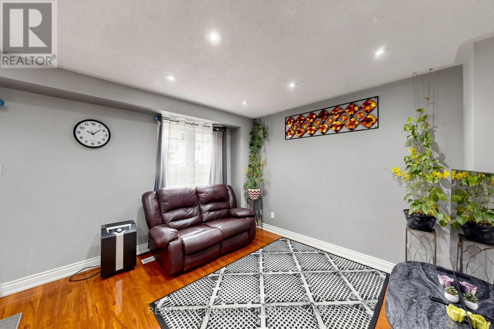 62 BRISBANE COURT - 8