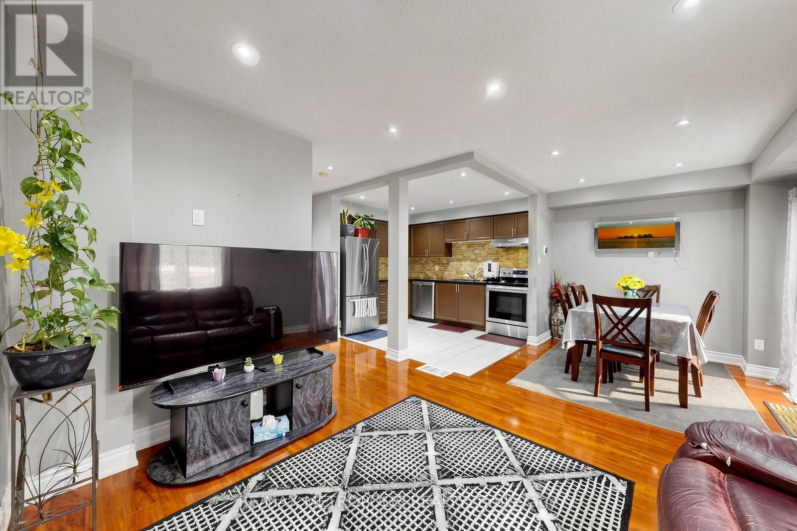 62 BRISBANE COURT - 9
