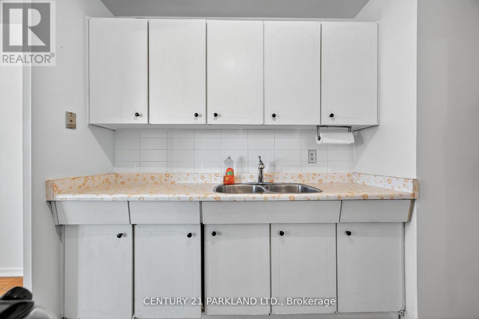 #202 2961 DUFFERIN STREET - 12